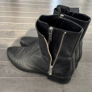 Michael Kors Black Leather Ankle Boots with Zipper detailing